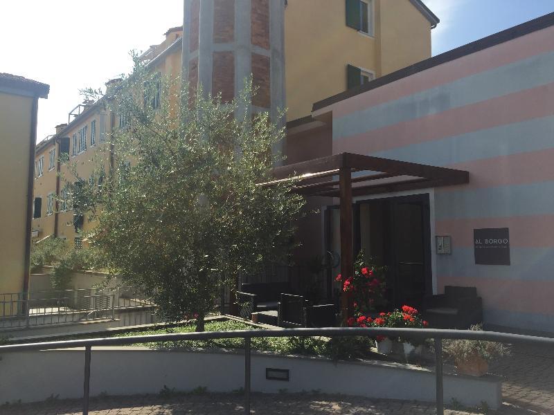Al Borgo Aparthotel Sarzana Luaran gambar
